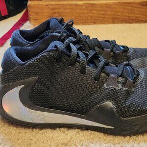 Giannis Freak 1 Basketball Shoes